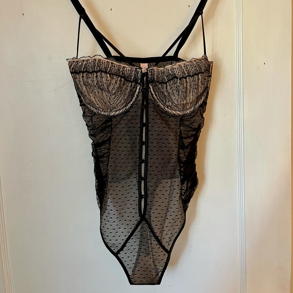 Like New - Victoria’s Secret Lace & Mesh Button Teddy Sz 34D Small Nude & Black